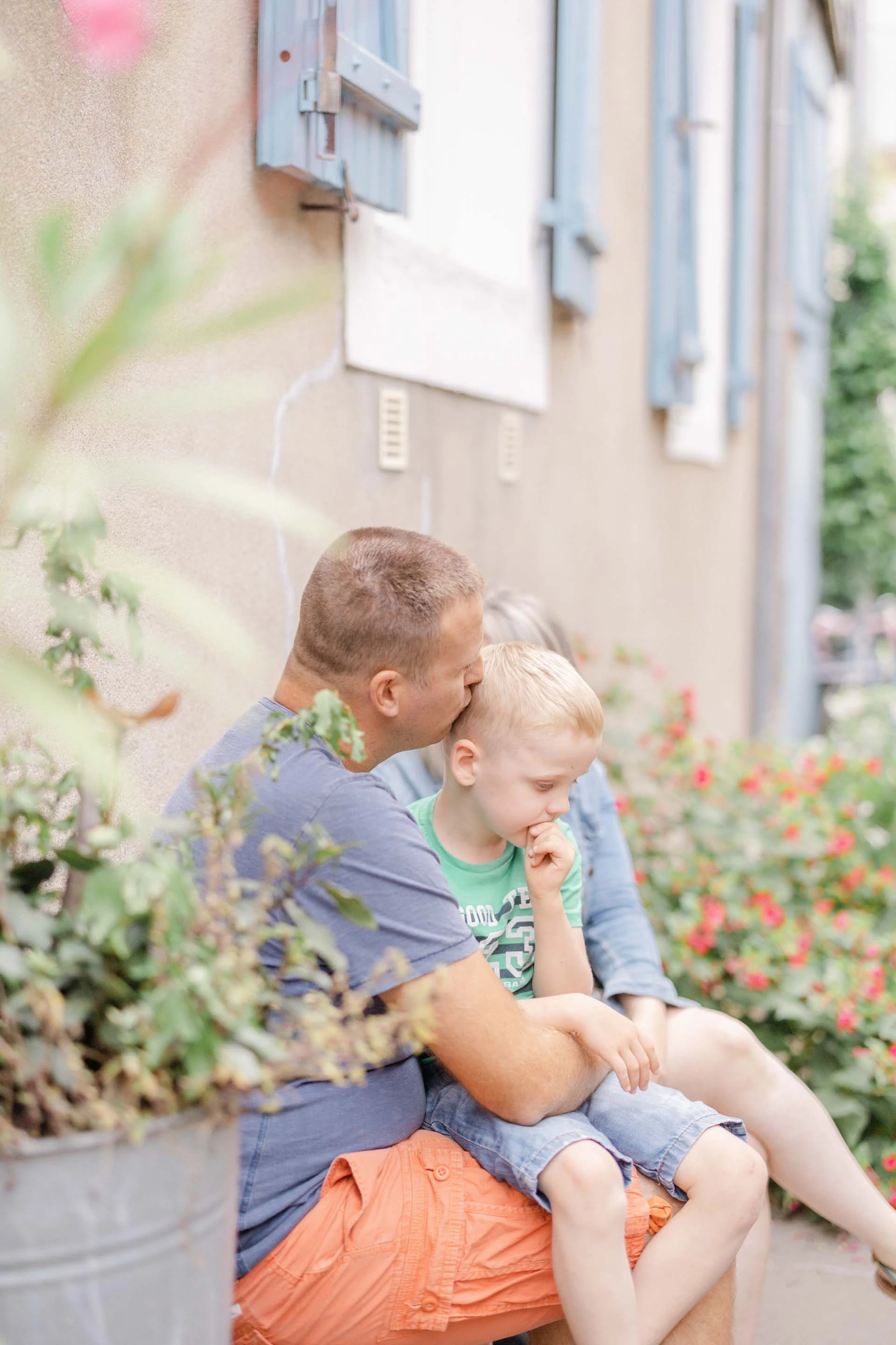 bonheur enfant gris marron nature